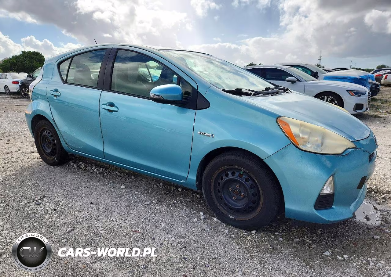 2014 Toyota Prius C One VIN:JTDKDTB32E1060708 - 4