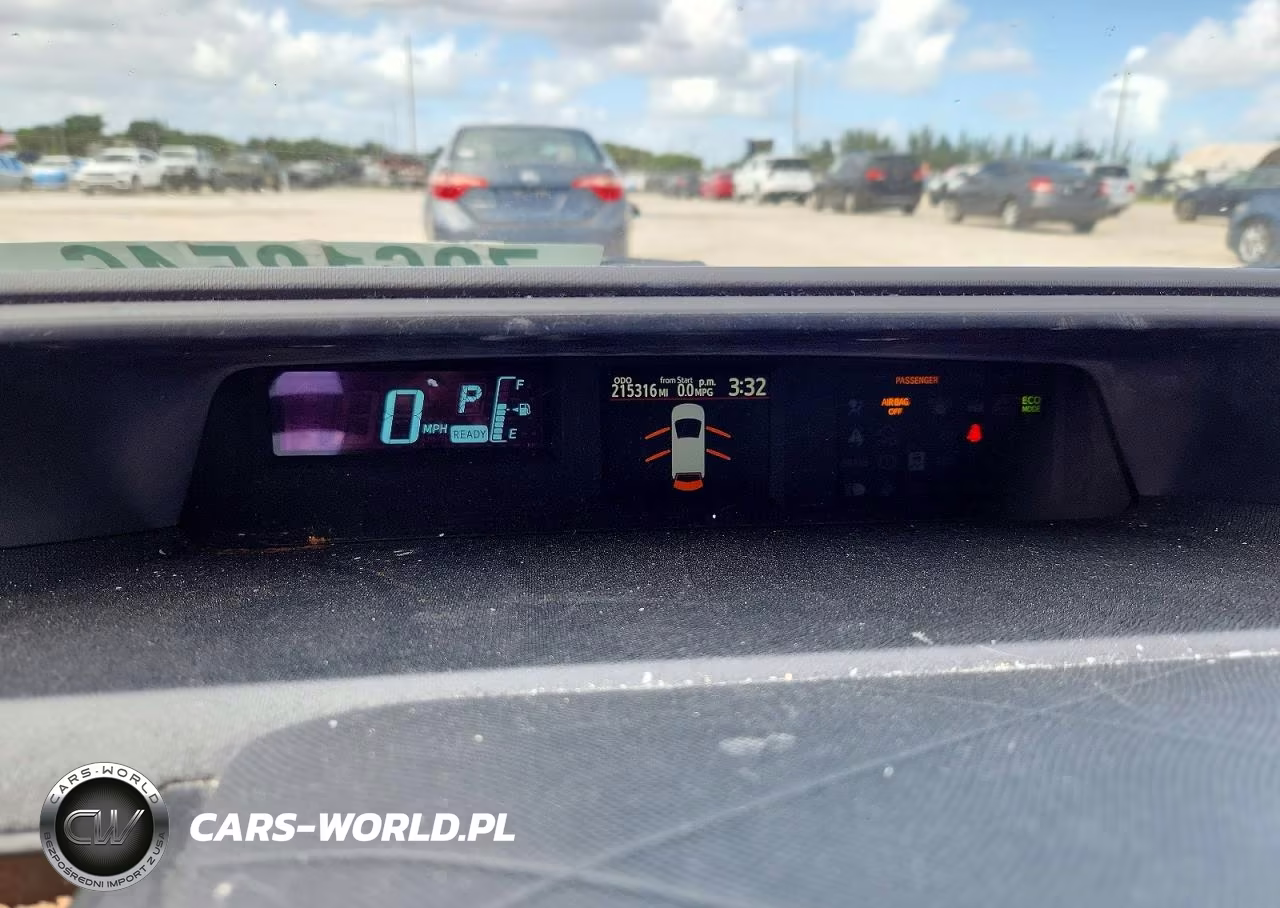 2014 Toyota Prius C One VIN:JTDKDTB32E1060708 - 9