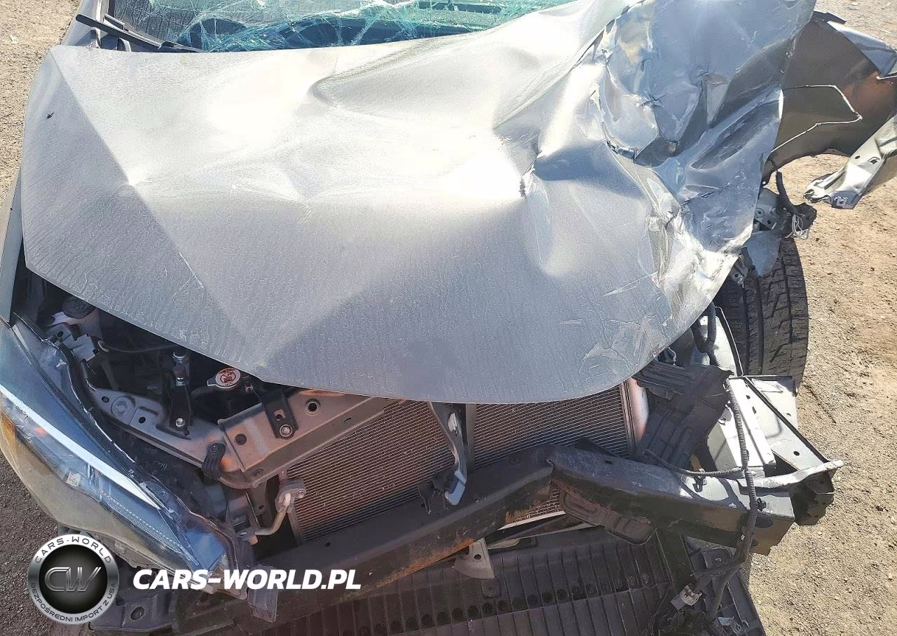 2018 Toyota Corolla Le VIN:2T1BURHE3JC105320 - 11