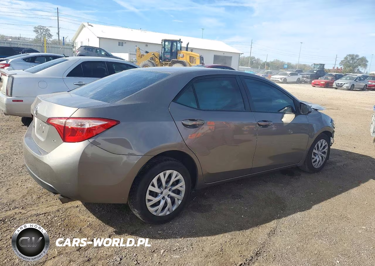 2018 Toyota Corolla Le VIN:2T1BURHE3JC105320 - 3