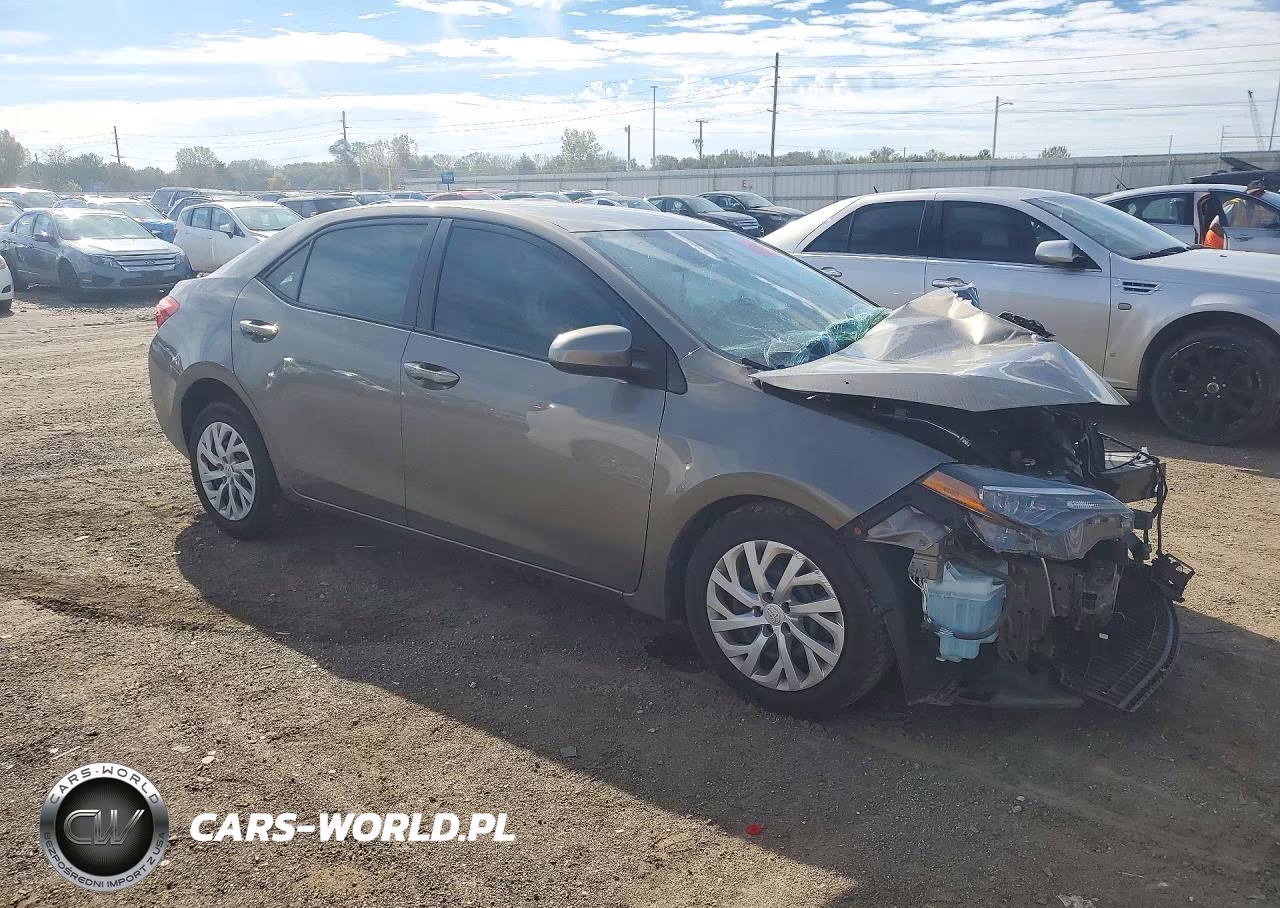 2018 Toyota Corolla Le VIN:2T1BURHE3JC105320 - 4