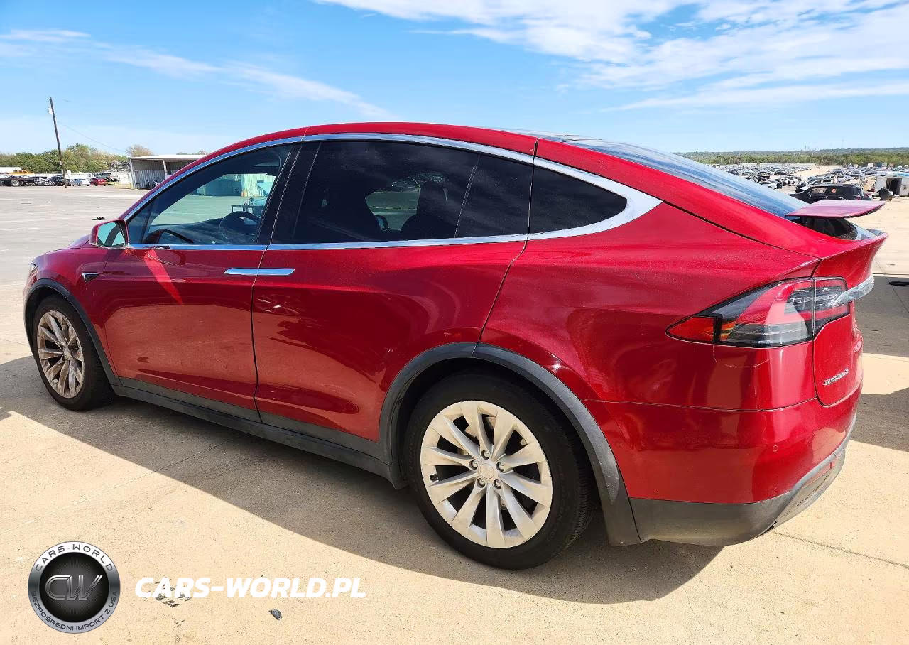 2018 Tesla Model X VIN:5YJXCDE2XJF142611 - 2