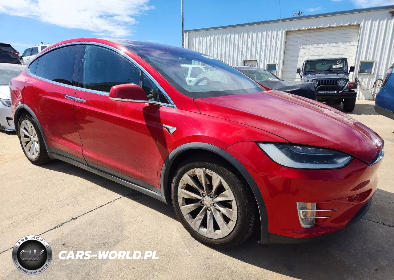 2018 Tesla Model X VIN:5YJXCDE2XJF142611 - 4