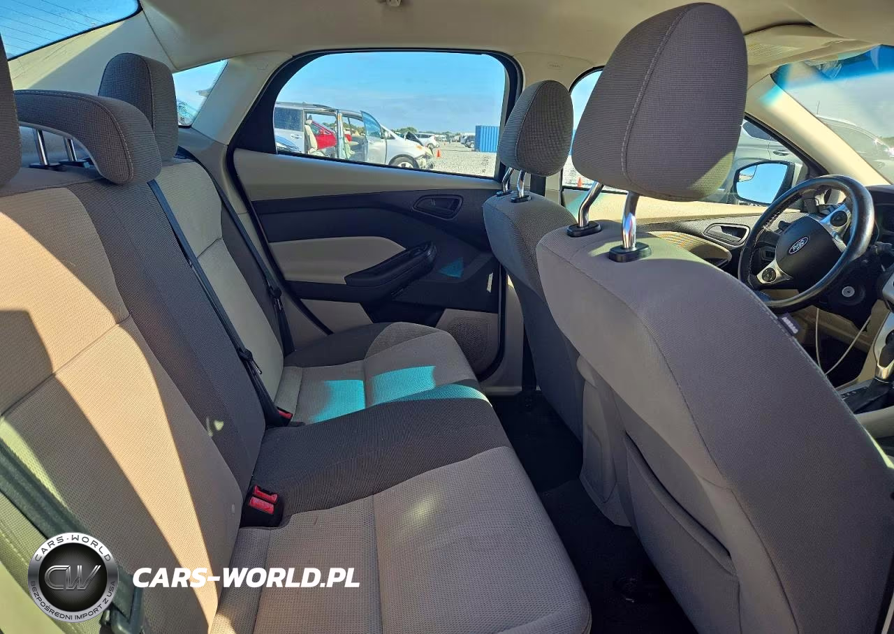 2012 Ford Focus Se VIN:1FAHP3F25CL121057 - 10