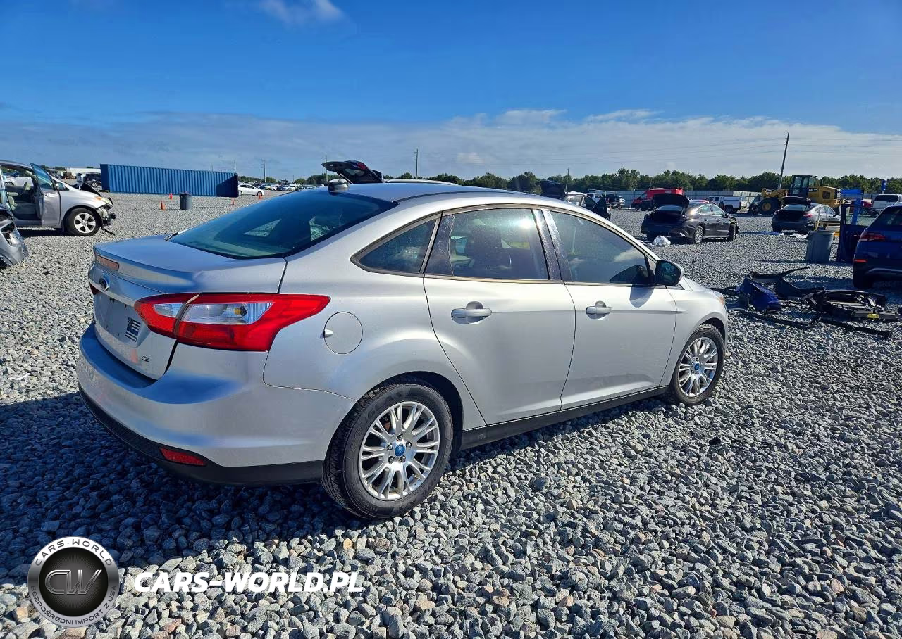2012 Ford Focus Se VIN:1FAHP3F25CL121057 - 3