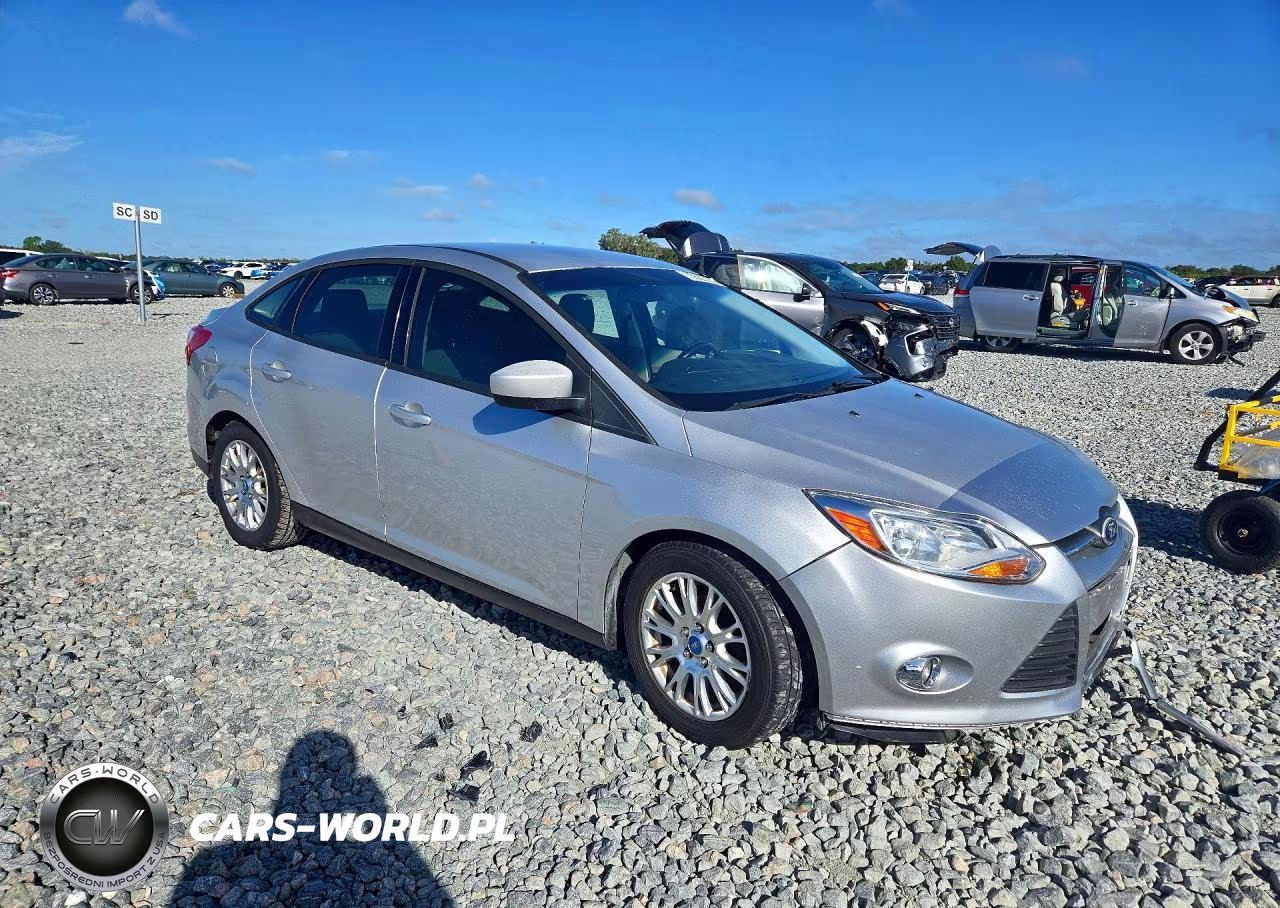 2012 Ford Focus Se VIN:1FAHP3F25CL121057 - 4