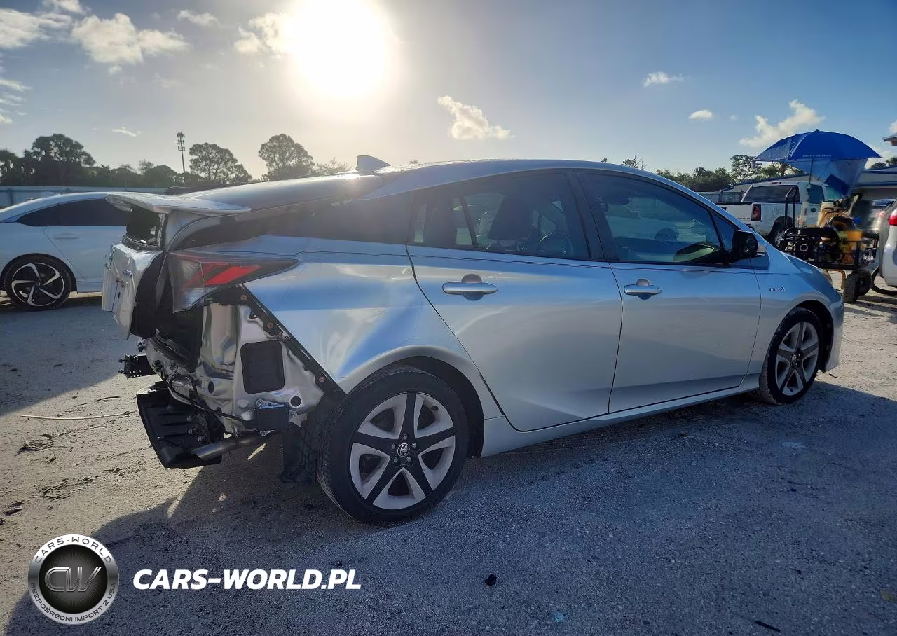 2018 Toyota Prius Three Touring VIN:JTDKARFU2J3548635 - 3