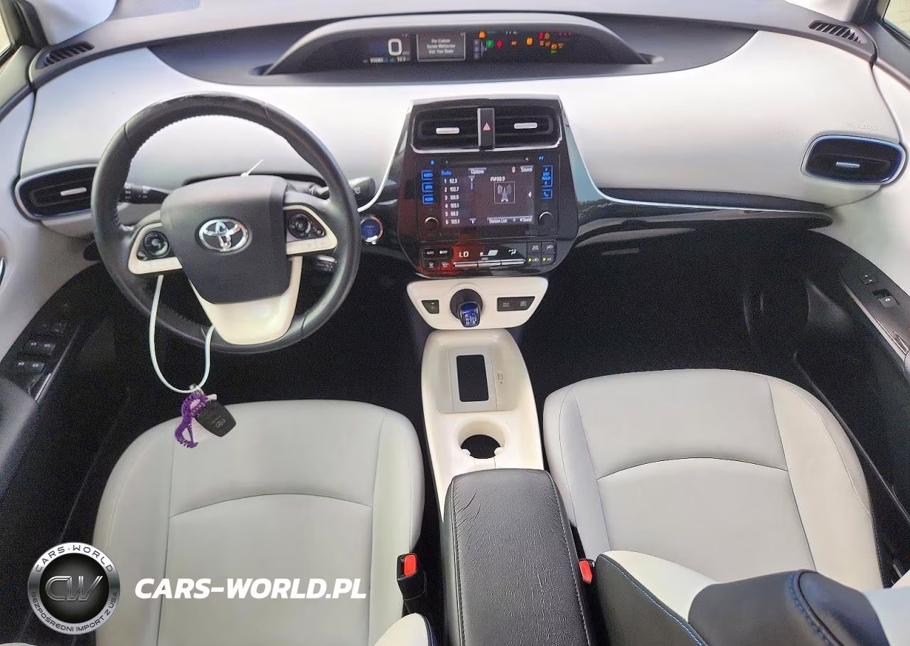 2018 Toyota Prius Three Touring VIN:JTDKARFU2J3548635 - 8