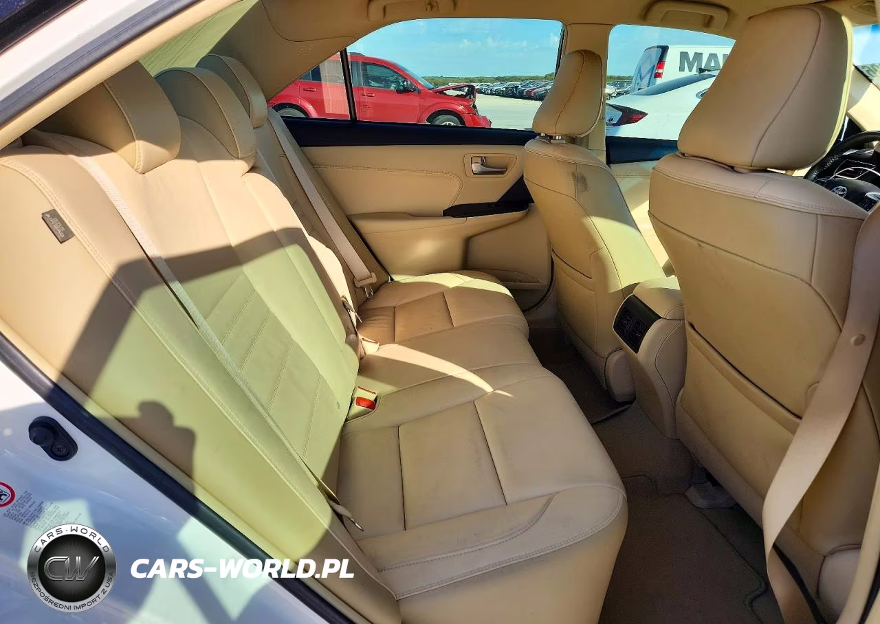 2016 Toyota Camry Xle VIN:4T4BF1FK3GR560797 - 10