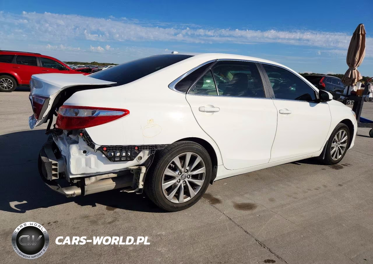 2016 Toyota Camry Xle VIN:4T4BF1FK3GR560797 - 3