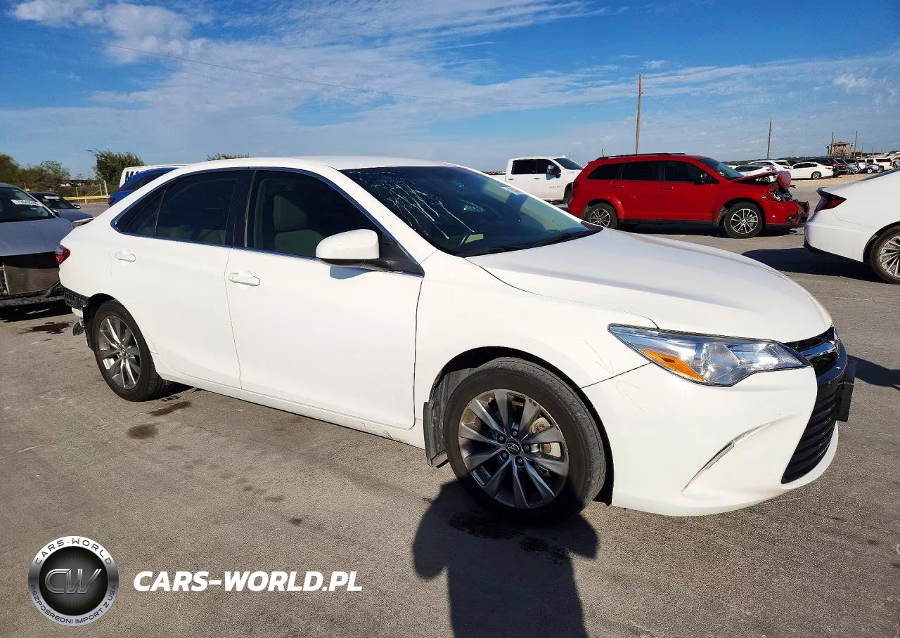 2016 Toyota Camry Xle VIN:4T4BF1FK3GR560797 - 4