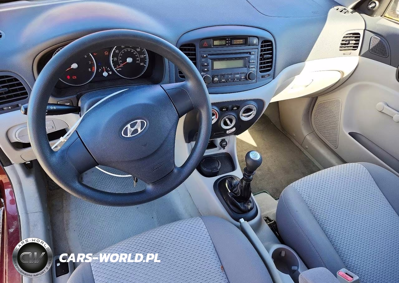 2007 Hyundai Accent Gs VIN:KMHCM36C17U011236 - 8