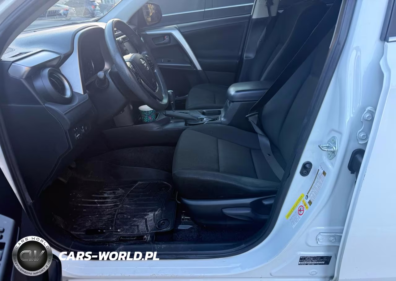 2018 Toyota Rav4 Le VIN:JTMZFREV2JJ724525 - 11