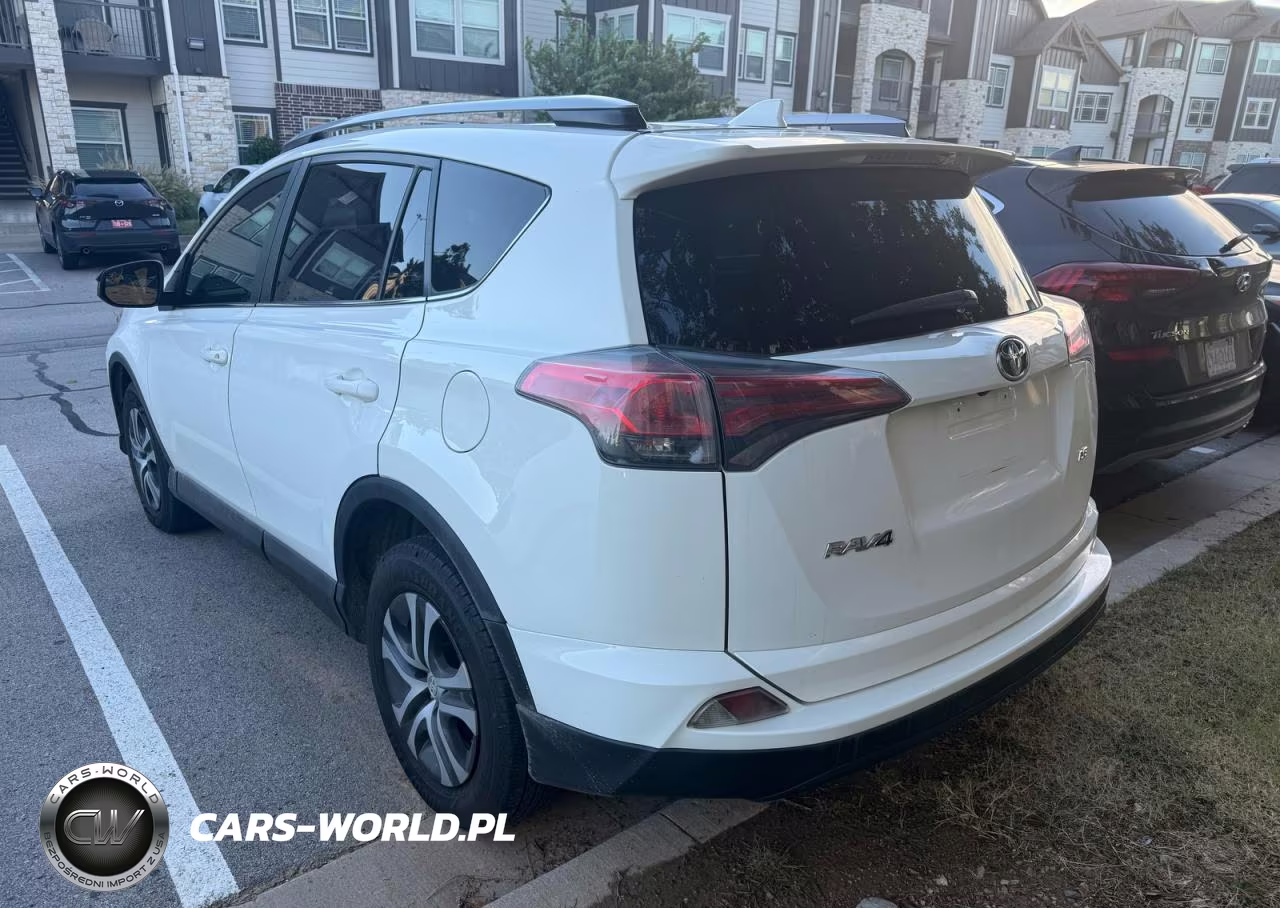 2018 Toyota Rav4 Le VIN:JTMZFREV2JJ724525 - 3