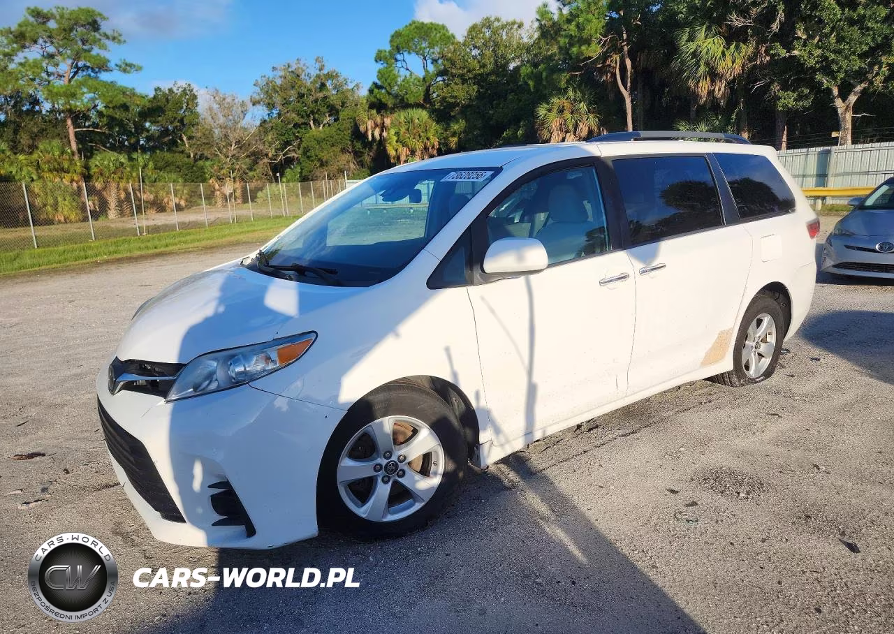 2019 Toyota Sienna Le