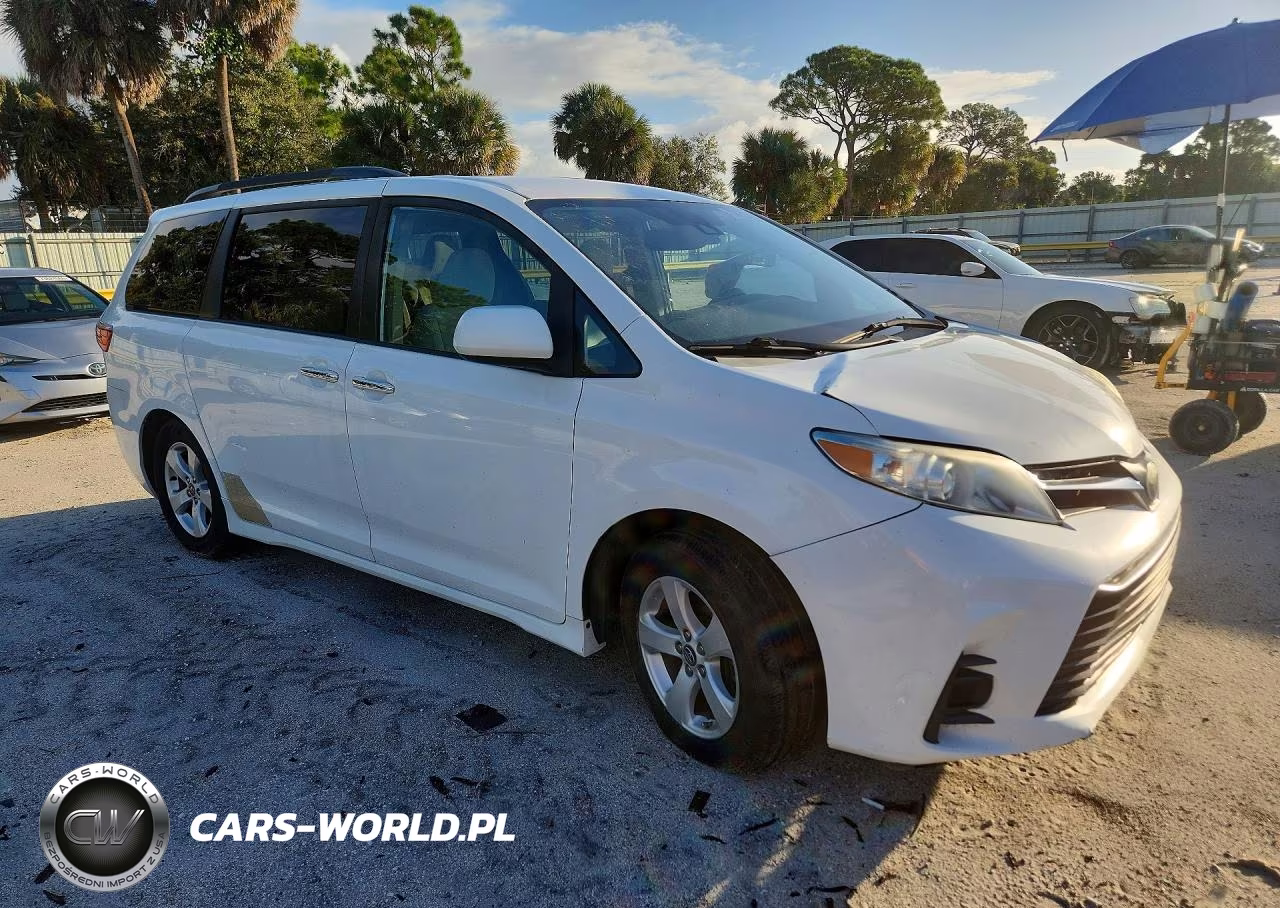 2019 Toyota Sienna Le VIN:5TDKZ3DC8KS998919 - 4