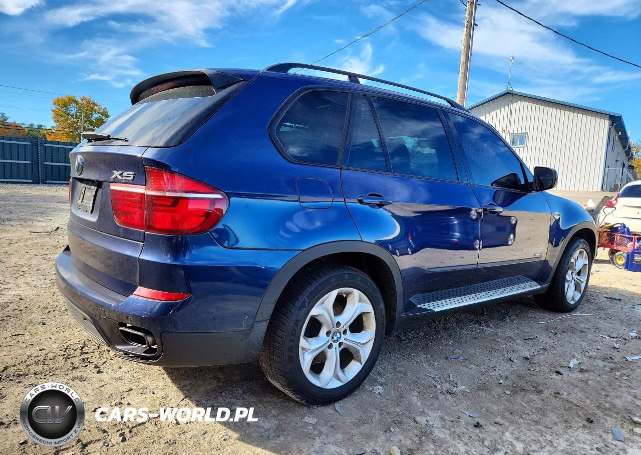2012 BMW X5 xDrive50I VIN:5UXZV8C58CL424638 - 3