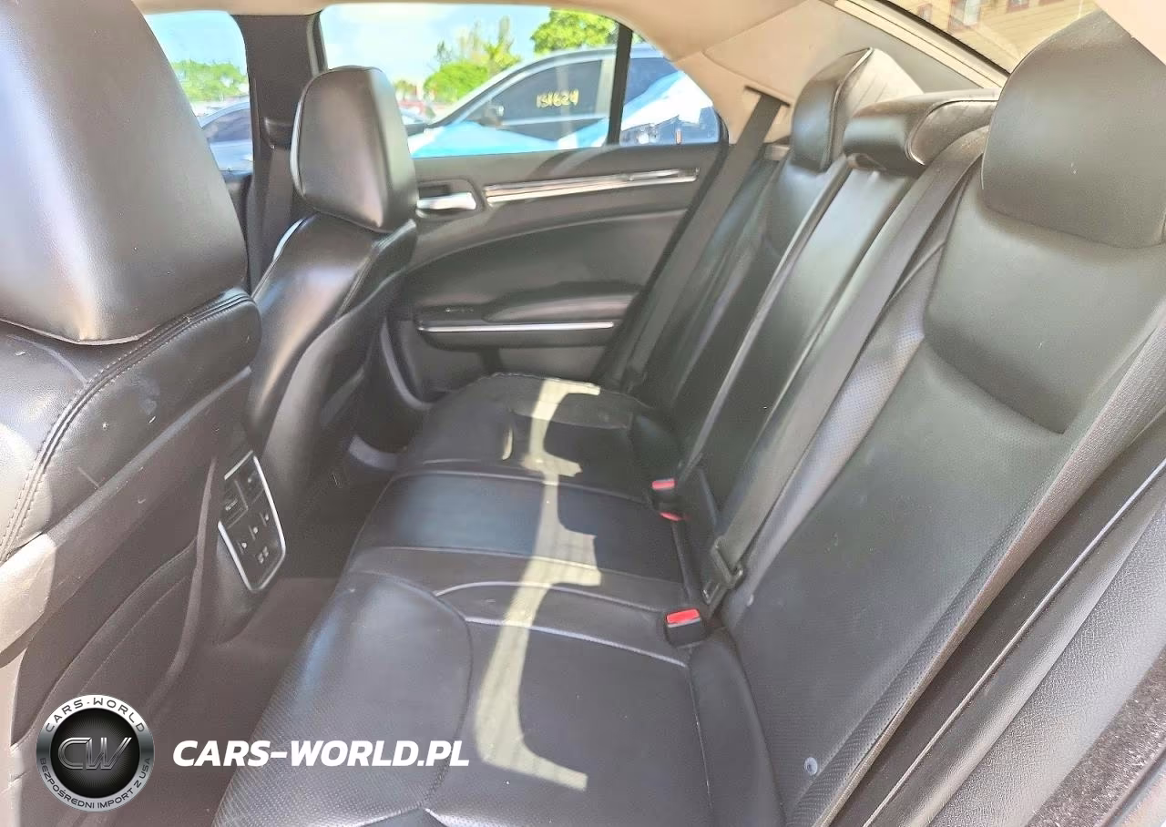 2016 Chrysler 300C VIN:2C3CCAEG6GH147594 - 10