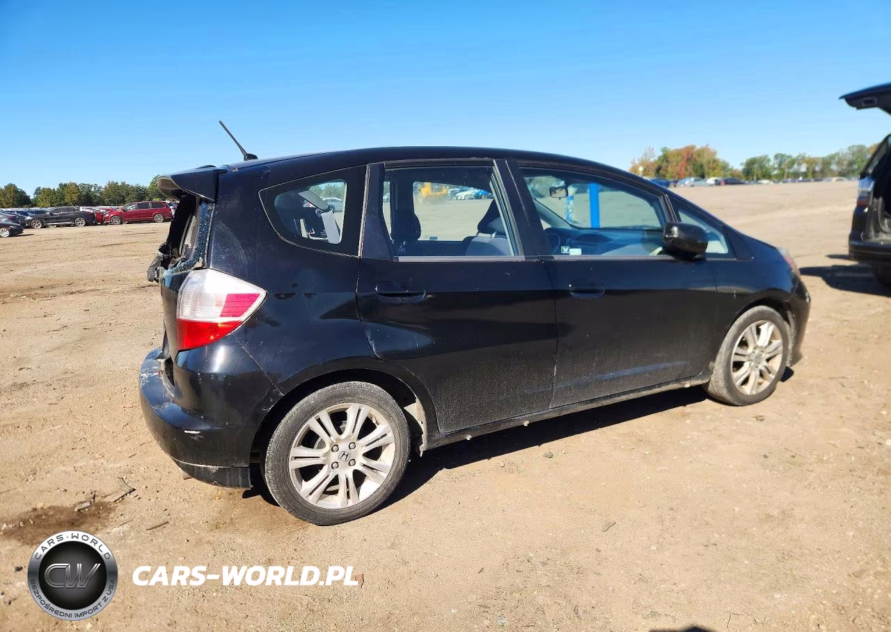 2010 Honda Fit Sport VIN:JHMGE8H40AC028000 - 3