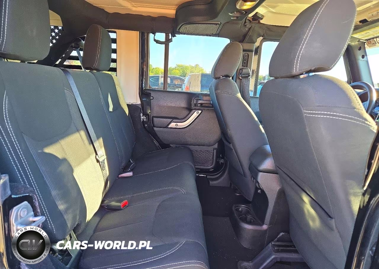 2018 Jeep Wrangler Unlimited Sahara VIN:1C4BJWEG7JL937359 - 10