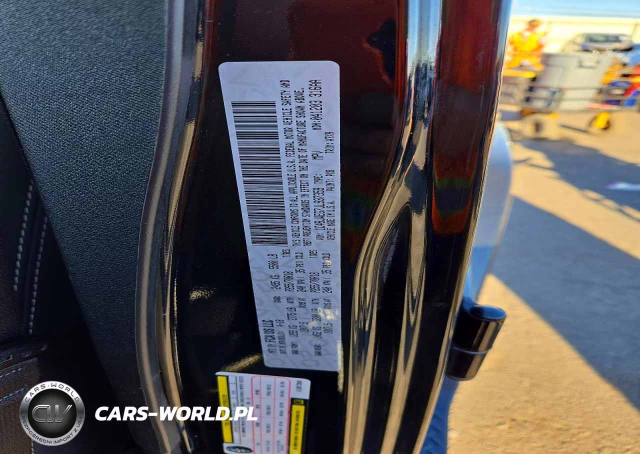 2018 Jeep Wrangler Unlimited Sahara VIN:1C4BJWEG7JL937359 - 13