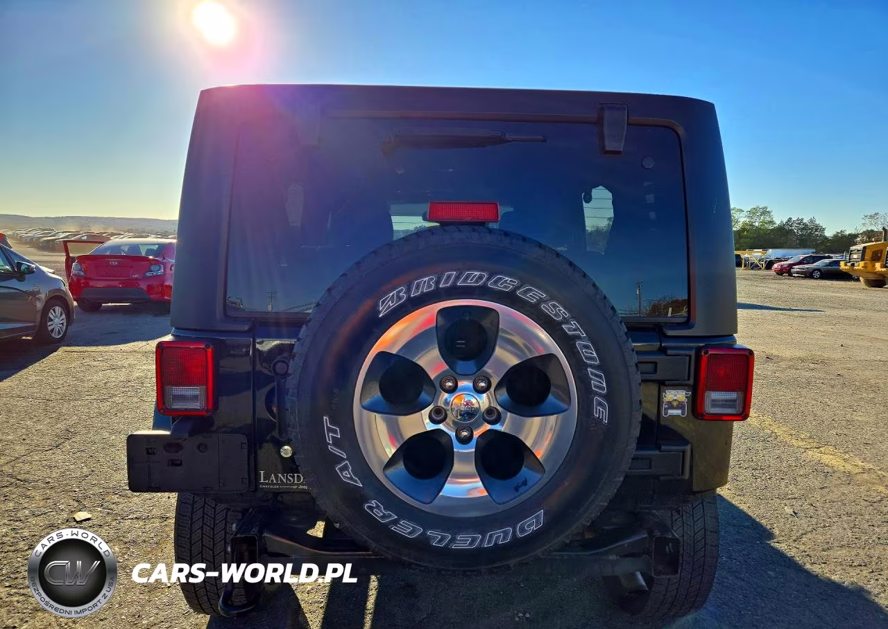 2018 Jeep Wrangler Unlimited Sahara VIN:1C4BJWEG7JL937359 - 6