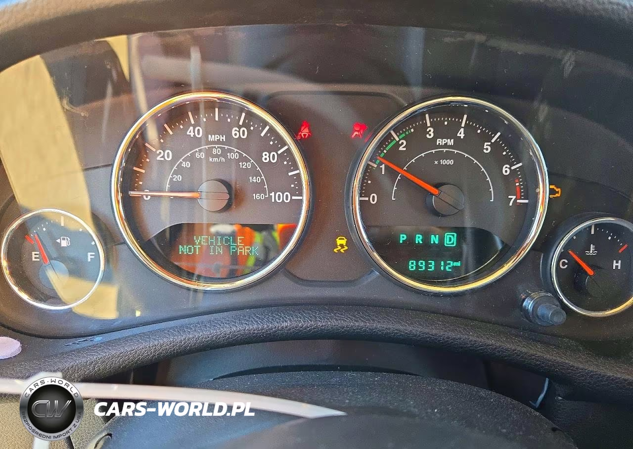 2018 Jeep Wrangler Unlimited Sahara VIN:1C4BJWEG7JL937359 - 9