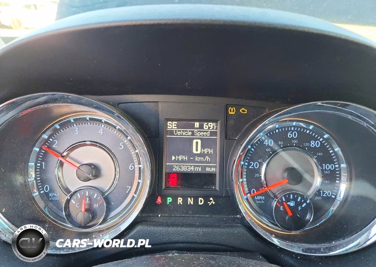2013 Chrysler Town & Country Touring VIN:2C4RC1BG9DR647751 - 9
