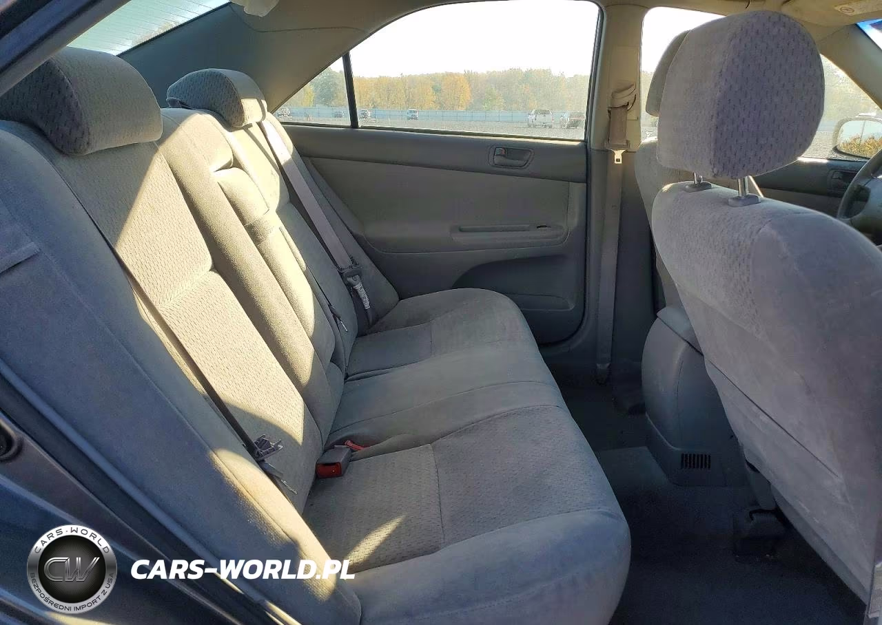2002 Toyota Camry Le VIN:4T1BE32K82U525437 - 10