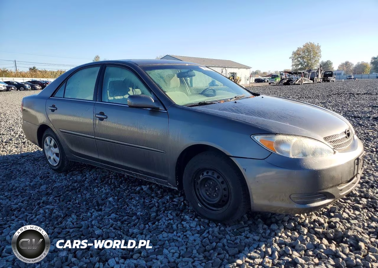 2002 Toyota Camry Le VIN:4T1BE32K82U525437 - 4