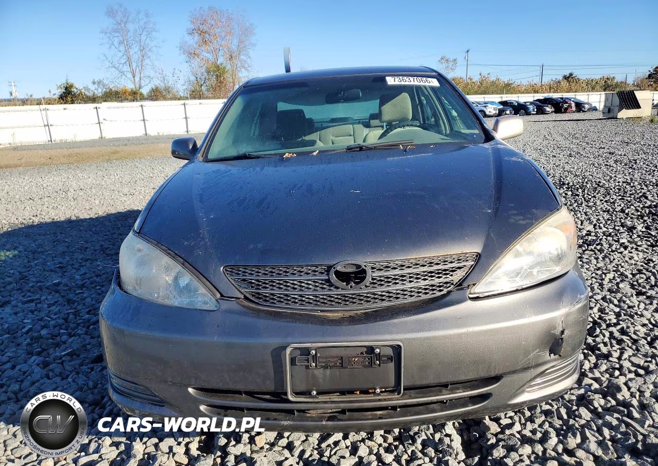 2002 Toyota Camry Le VIN:4T1BE32K82U525437 - 5