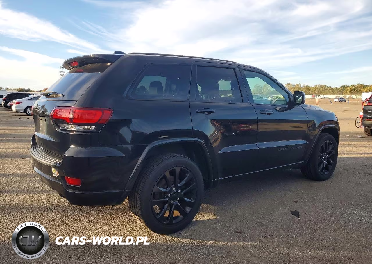 2019 Jeep Grand Cherokee Laredo VIN:1C4RJFAG8KC563091 - 3