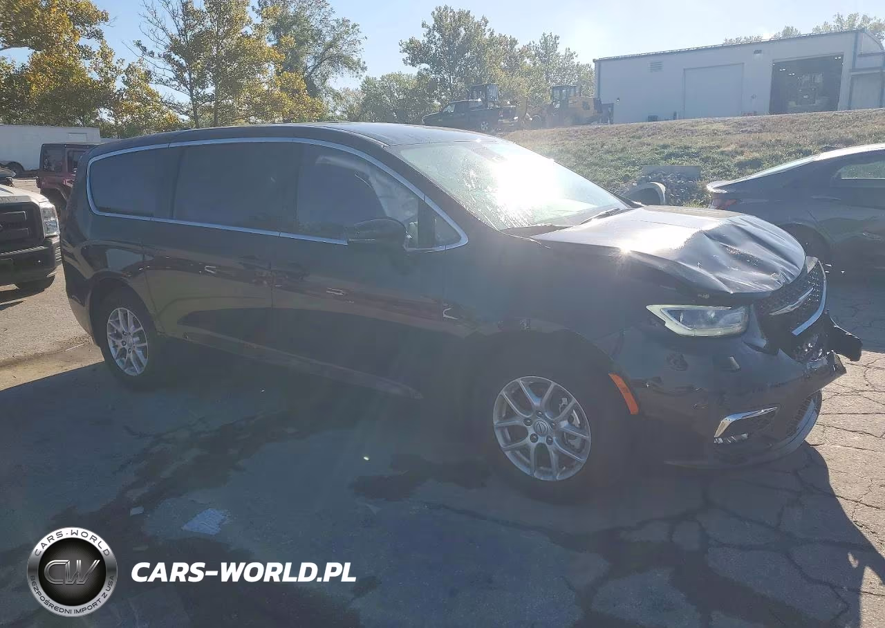 2026 Chrysler Pacifica Select VIN:2C4RC1BG4TR243528 - 4