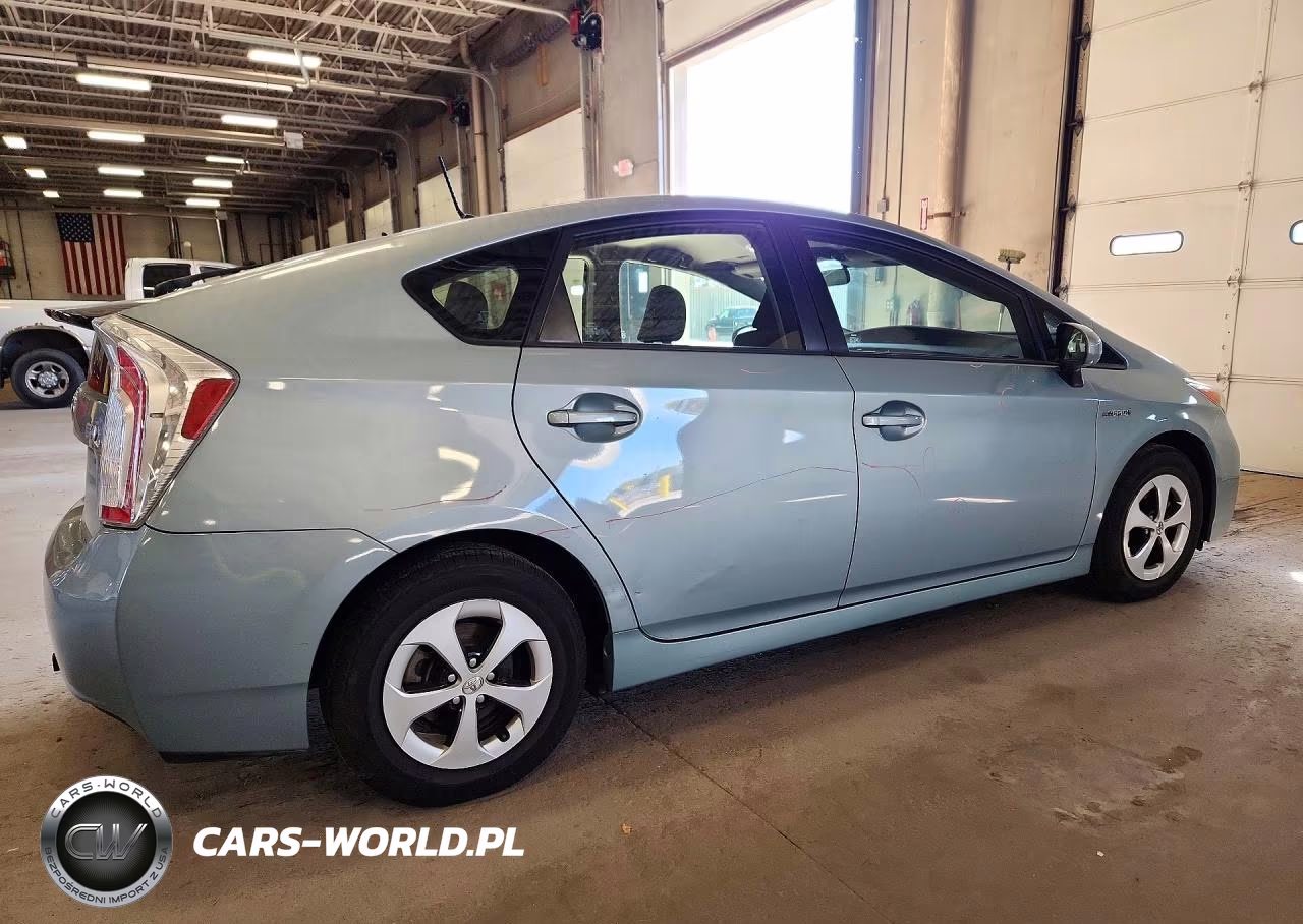 2013 Toyota Prius Two VIN:JTDKN3DU5D5653716 - 3