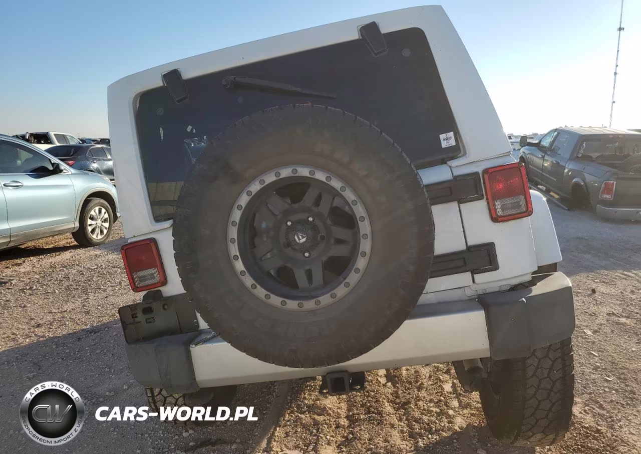 2012 Jeep Wrangler Unlimited Sahara VIN:1C4BJWEG7CL229440 - 6