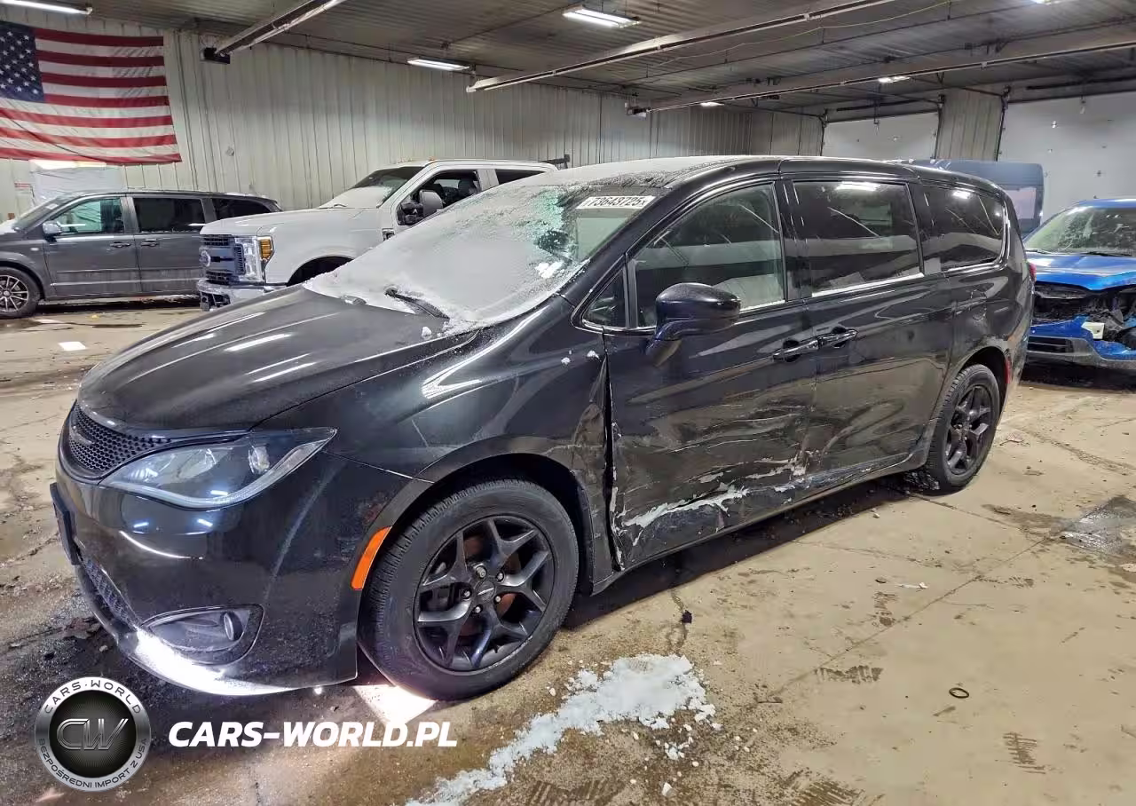 2020 Chrysler Pacifica Touring