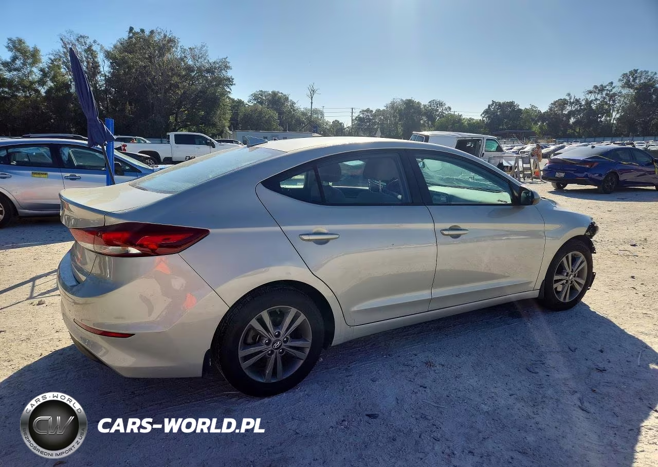 2018 Hyundai Elantra Sel VIN:5NPD84LF5JH331825 - 3