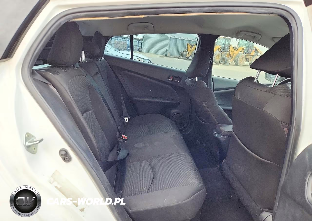 2020 Toyota Prius Le VIN:JTDKARFU4L3110122 - 10