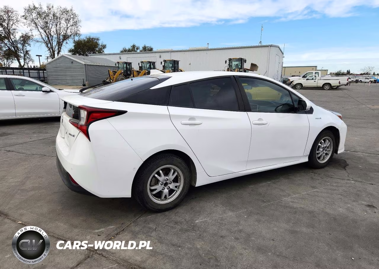 2020 Toyota Prius Le VIN:JTDKARFU4L3110122 - 3