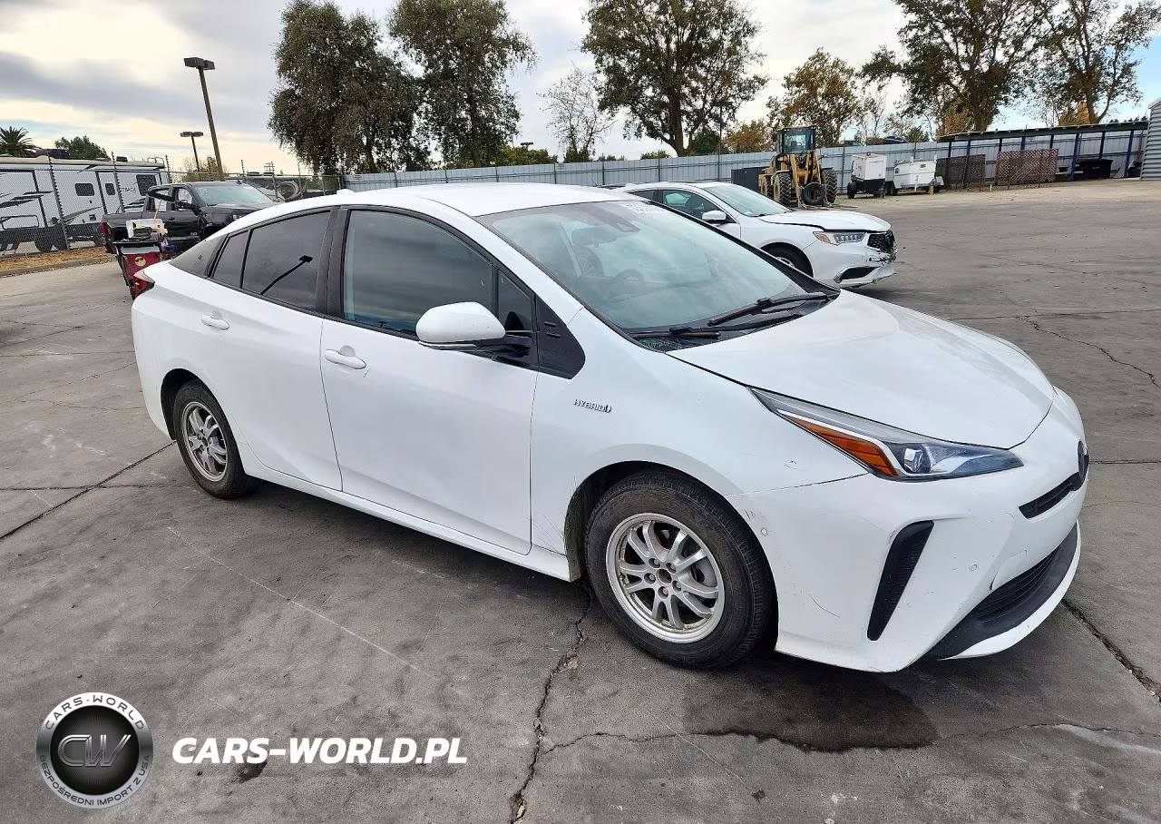 2020 Toyota Prius Le VIN:JTDKARFU4L3110122 - 4