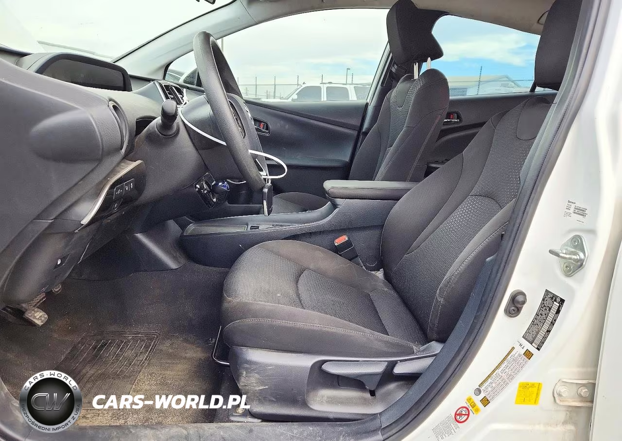 2020 Toyota Prius Le VIN:JTDKARFU4L3110122 - 7