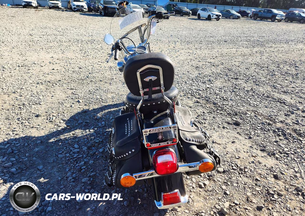 2013 Harley-Davidson Flstc Heritage Softail Classic VIN:1HD1BWV17DB042581 - 4