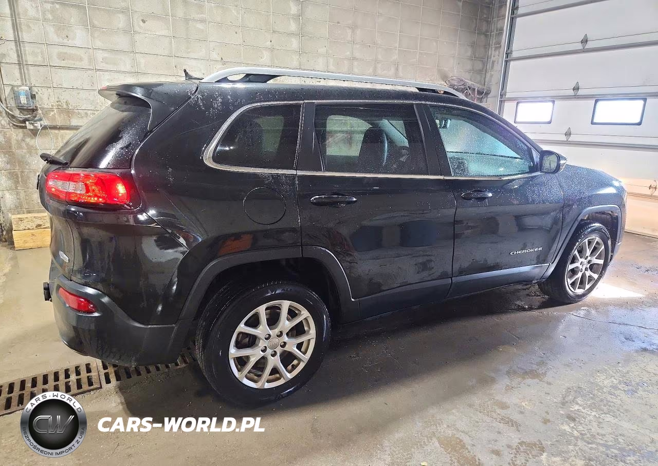 2014 Jeep Cherokee Latitude VIN:1C4PJMCS3EW229843 - 3
