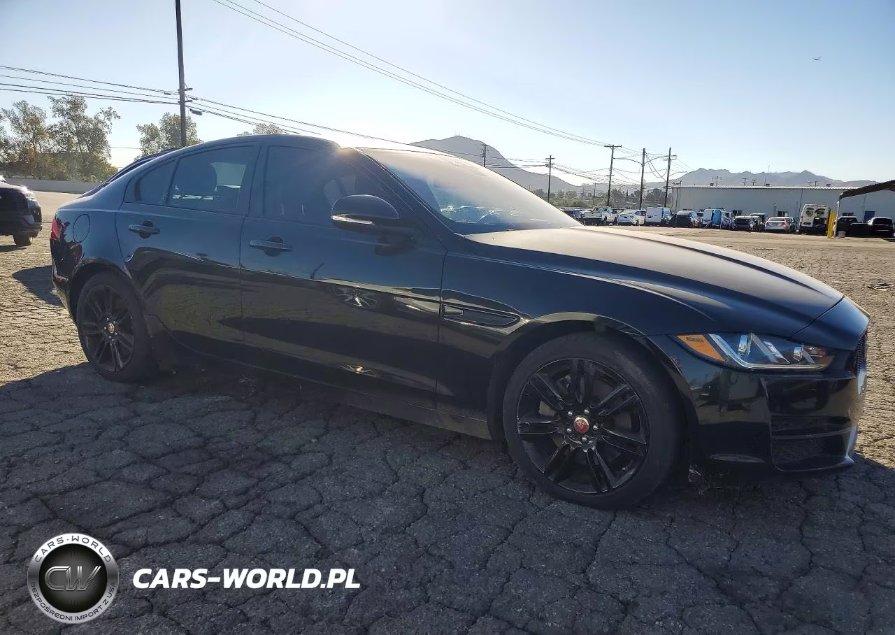2017 Jaguar Xe Prestige VIN:SAJAE4BG9HA957614 - 4