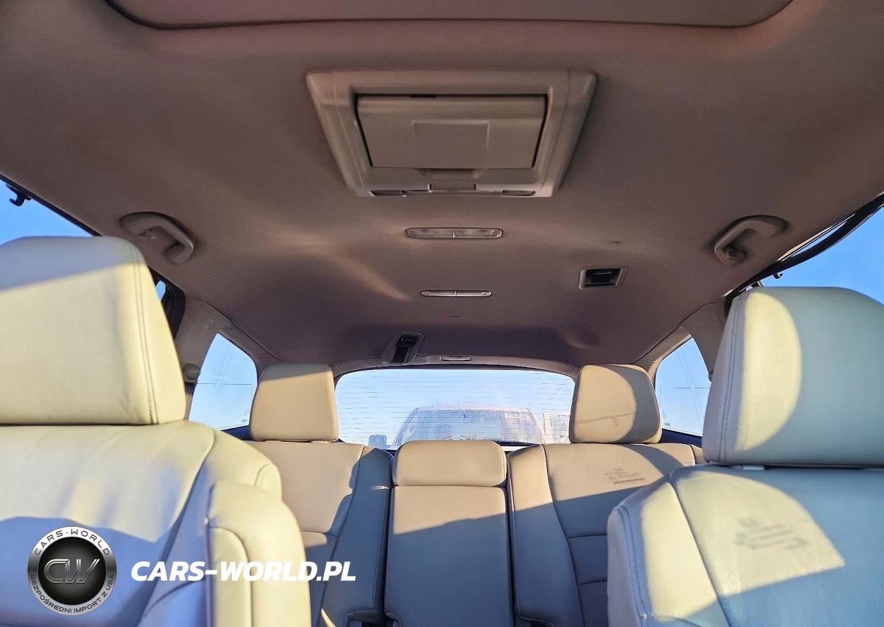 2018 Honda Pilot Touring VIN:5FNYF5H93JB004371 - 10