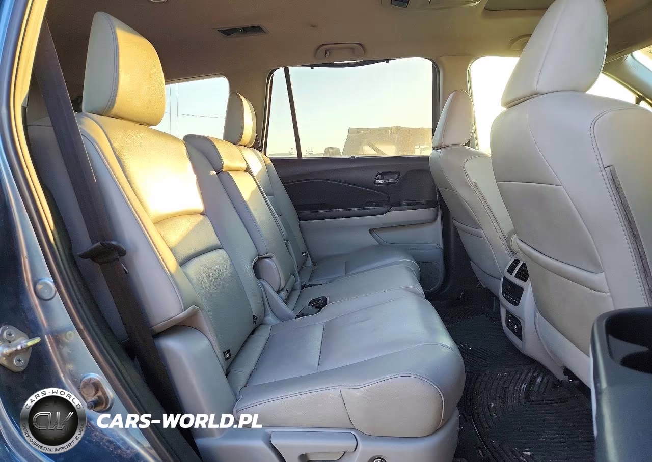 2018 Honda Pilot Touring VIN:5FNYF5H93JB004371 - 11
