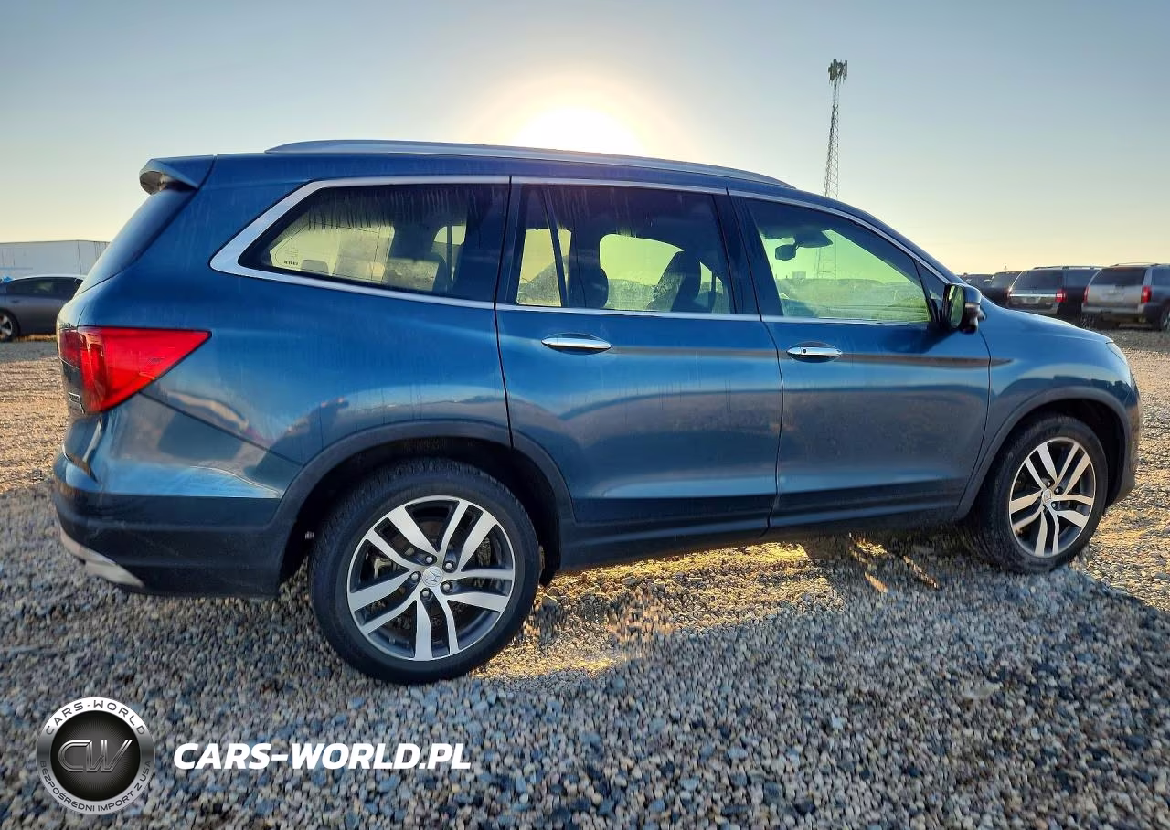 2018 Honda Pilot Touring VIN:5FNYF5H93JB004371 - 3