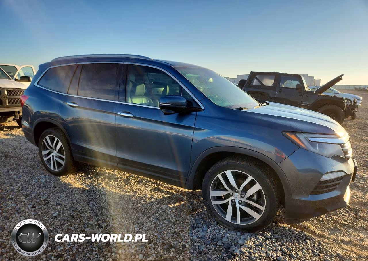 2018 Honda Pilot Touring VIN:5FNYF5H93JB004371 - 4