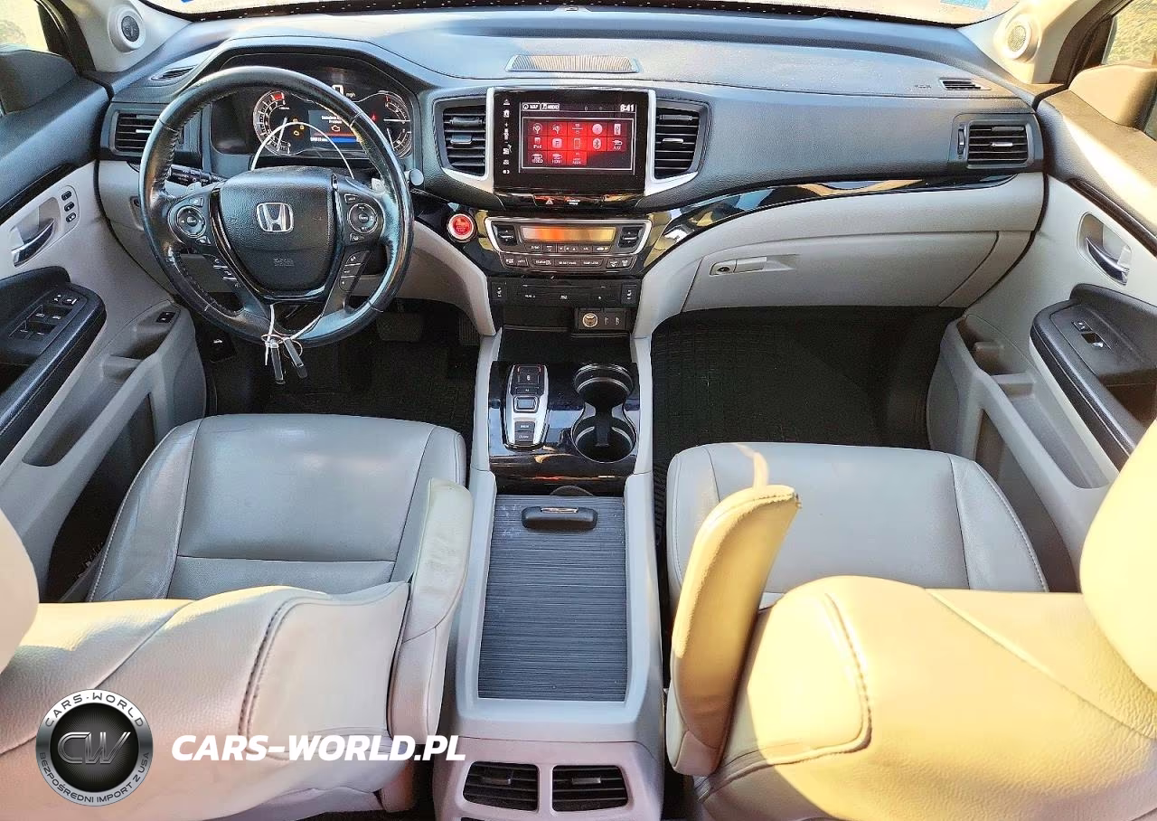 2018 Honda Pilot Touring VIN:5FNYF5H93JB004371 - 8
