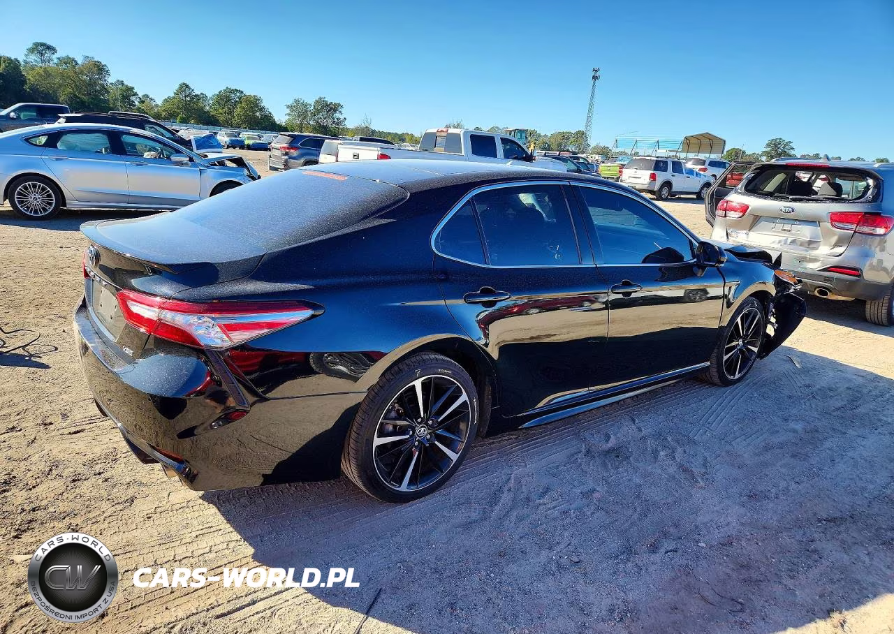 2018 Toyota Camry Xse VIN:4T1B61HK4JU135135 - 3